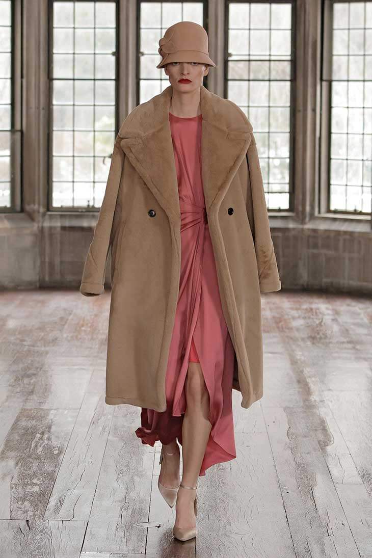 A picture of a model on the catwalk for Badgley Mischka FW 2022.