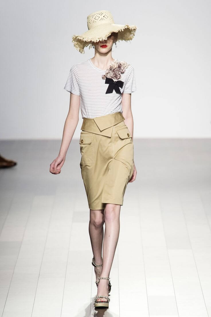A picture of a model on the catwalk for Badgley Mischka FW 2022.