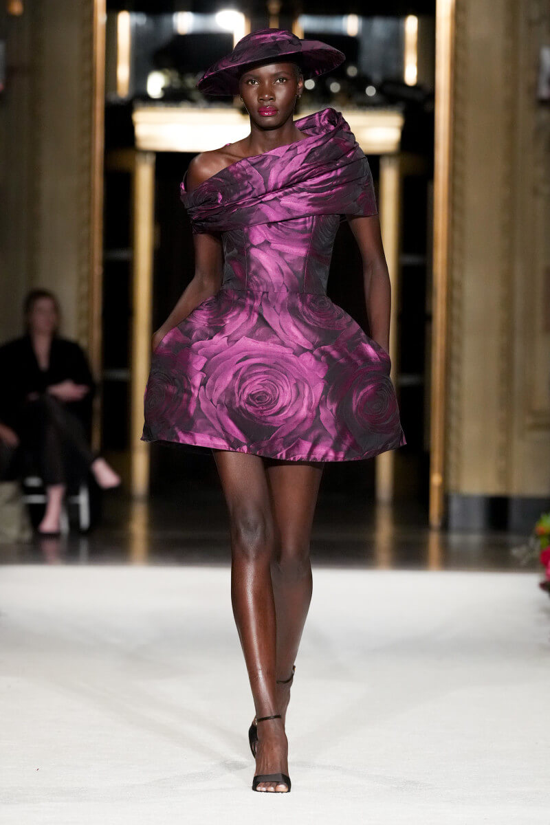 A picture of a model on the catwalk for  Christian Siriano FW 2023.