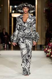A picture of a model on the catwalk for  Christian Siriano FW 2023.