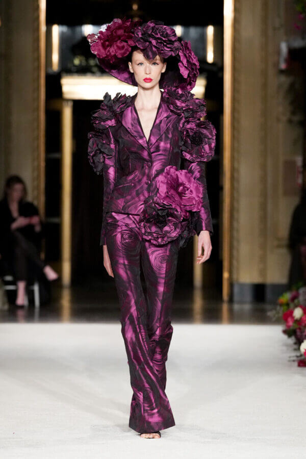 A picture of a model on the catwalk for  Christian Siriano FW 2023.