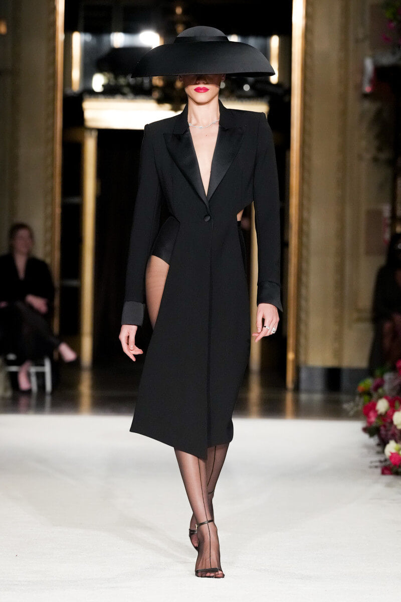 A picture of a model on the catwalk for  Christian Siriano FW 2023.