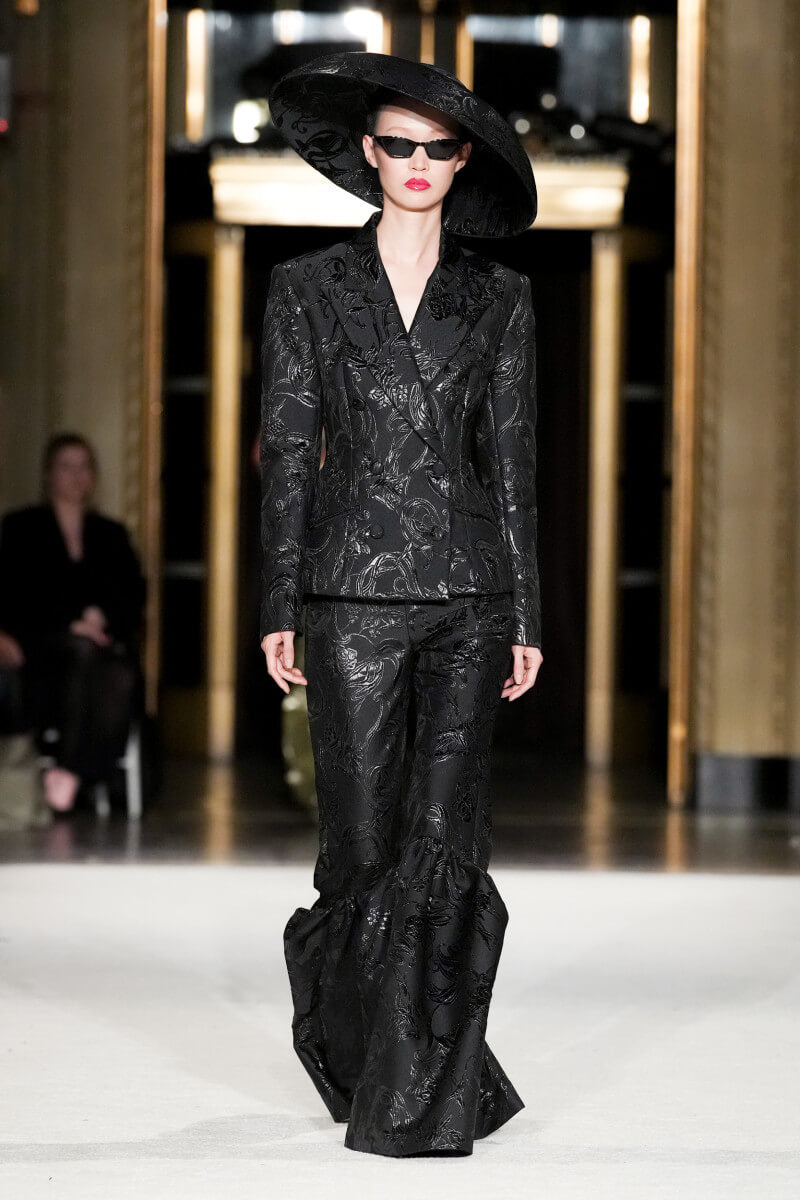 A picture of a model on the catwalk for  Christian Siriano FW 2023.