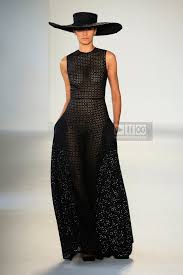 A picture of a model on the catwalk for  Christian Siriano SS 2018.