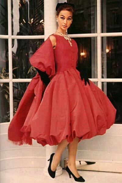 A picture of Christian Dior's Y silhouette, 1955/56