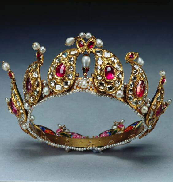 A picture of an antique Indian Tiara presented to Queen Victoria.
