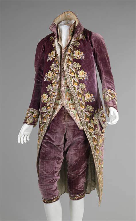 A picture of an embroidered men's suit 18th century Europe in a pink velvet fabric.