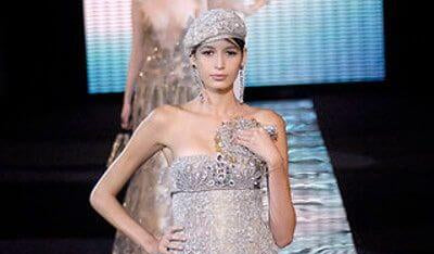 Load video: A video of the Giorgio Armani Spring 2007 Ready to Wear fashion show.