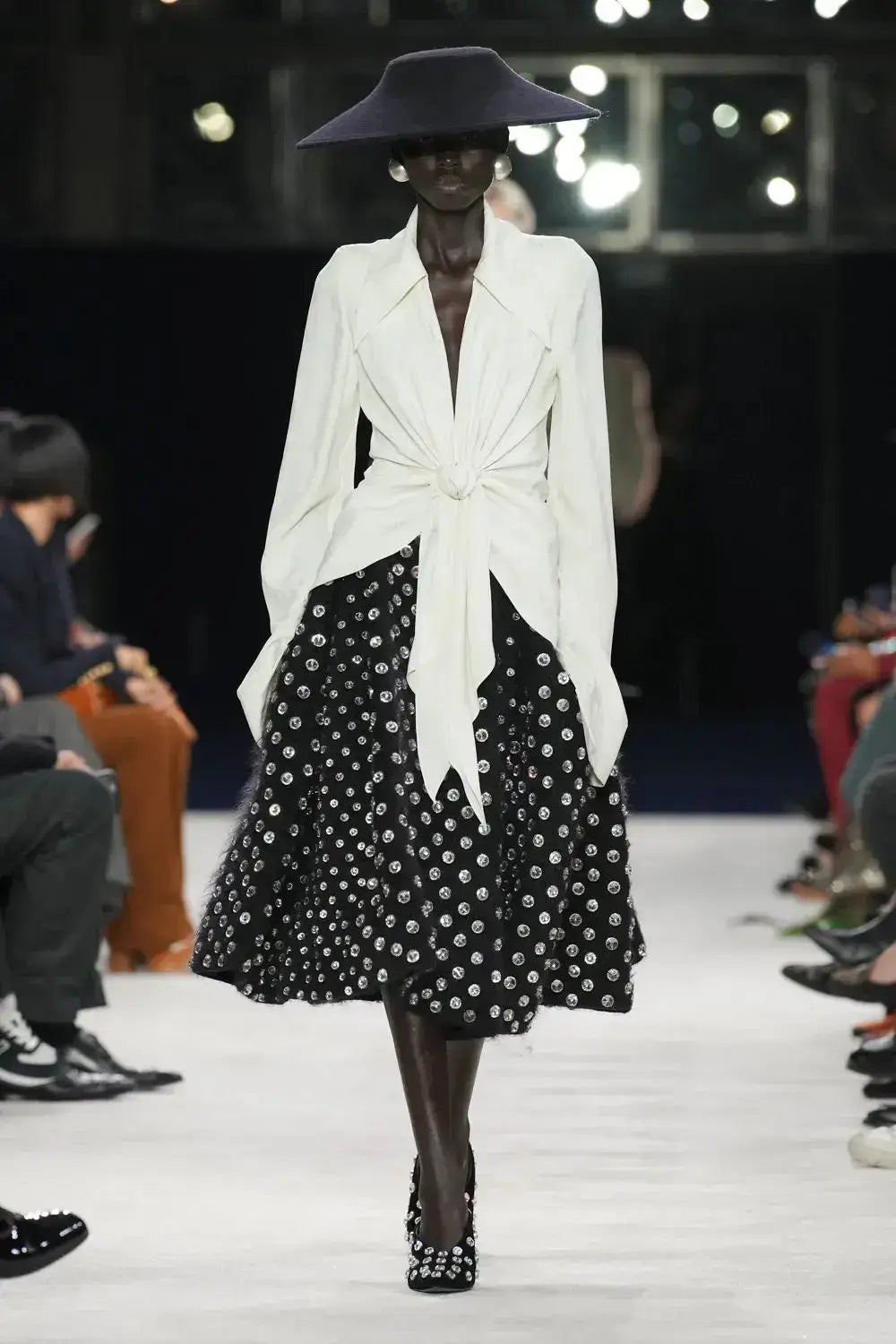 A picture of a catwalk model in the Balmain Fall Winter 2023/2024 show.