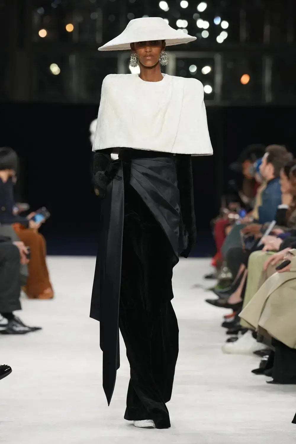 A picture of a catwalk model in the Balmain Fall Winter 2023/2024 show.