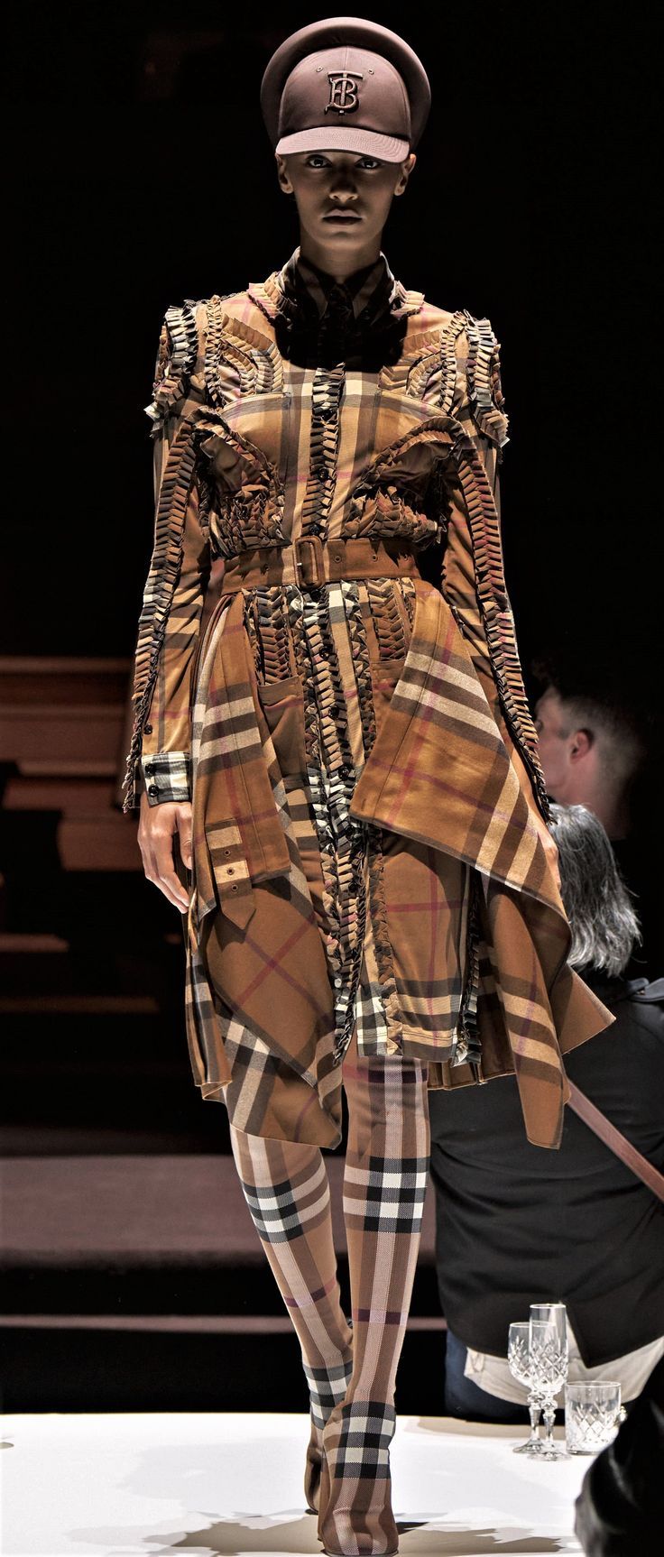 A picture of a model on the catwalk for the Burberry Autumn Winter 2022/2023 Catwalk show.