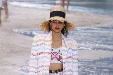 Load video: A video of Chanel Spring Summer 2019 catwalk