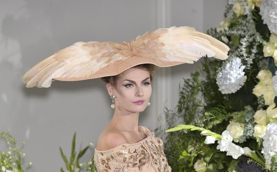 Load video: A video of the Dior Haute Couture Fall Winter 2009 show