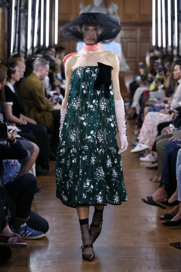 A picture of a model on the catwalk for  Erdem SS 2019.