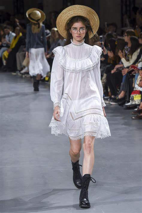 A picture of a model on the catwalk for Galliano SS 2019.