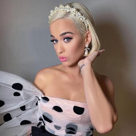 A picture of Katy Perry wearing a millinery crown.