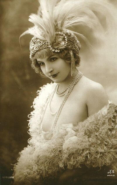 A picture of stage starlet Maude d'Orby from the 1920's in a flapper girl outfit