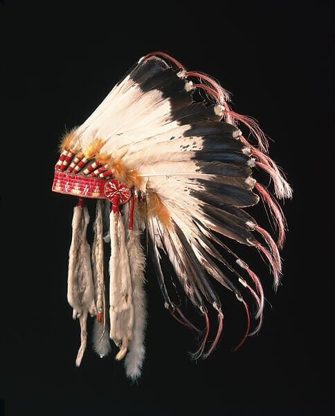 A picture of a Native American Feather Headdress