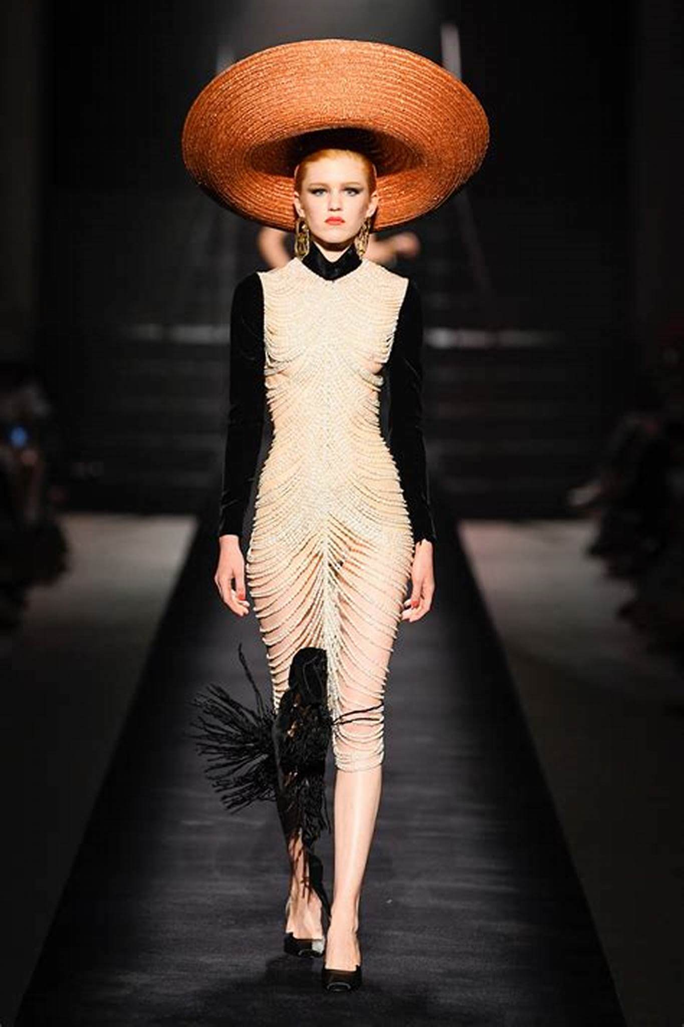 A picture of a model on the catwalk for Schiaparelli AW 2022.