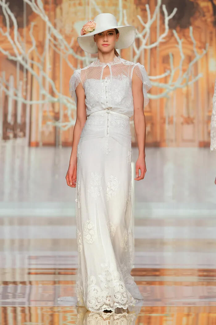 A picture of a model on the catwalk for the Yolan Cris Bridal 2014 catwalk show.