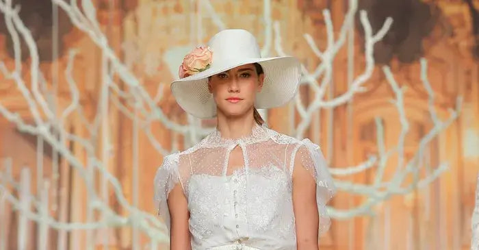 Load video: A video of the Yolan Cris 2014 show